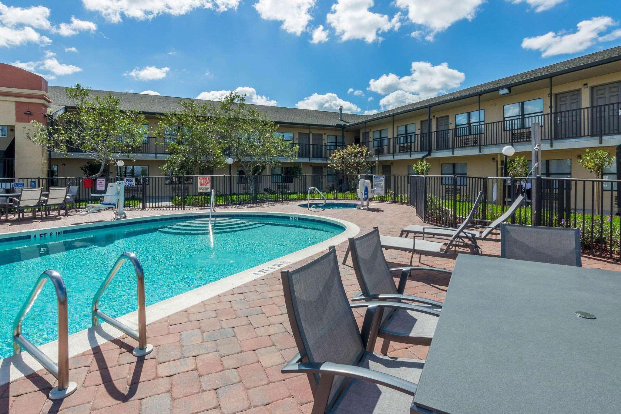 Baymont By Wyndham Punta Gorda/Port Charlotte Hotel Екстериор снимка