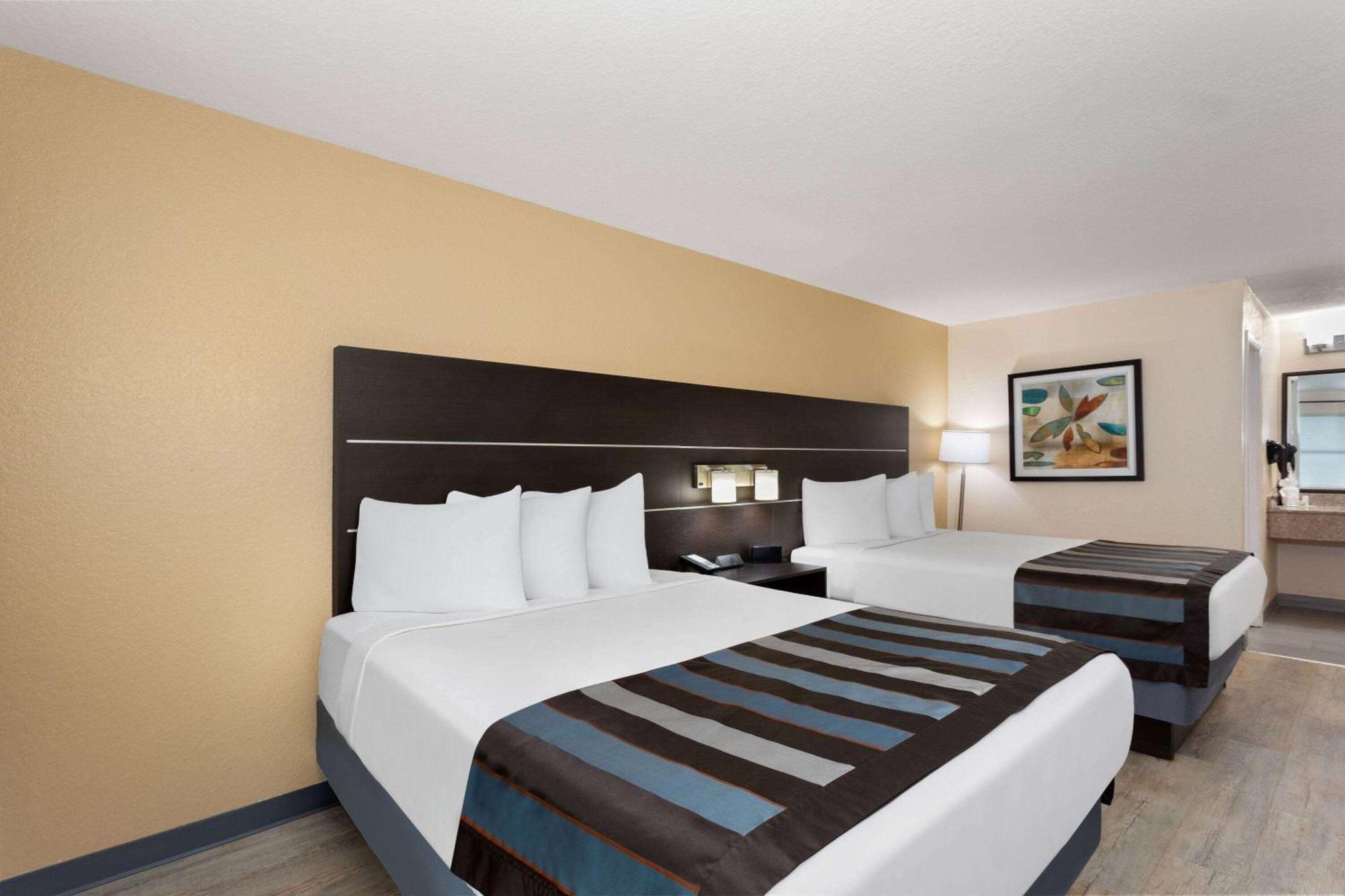 Baymont By Wyndham Punta Gorda/Port Charlotte Hotel Екстериор снимка
