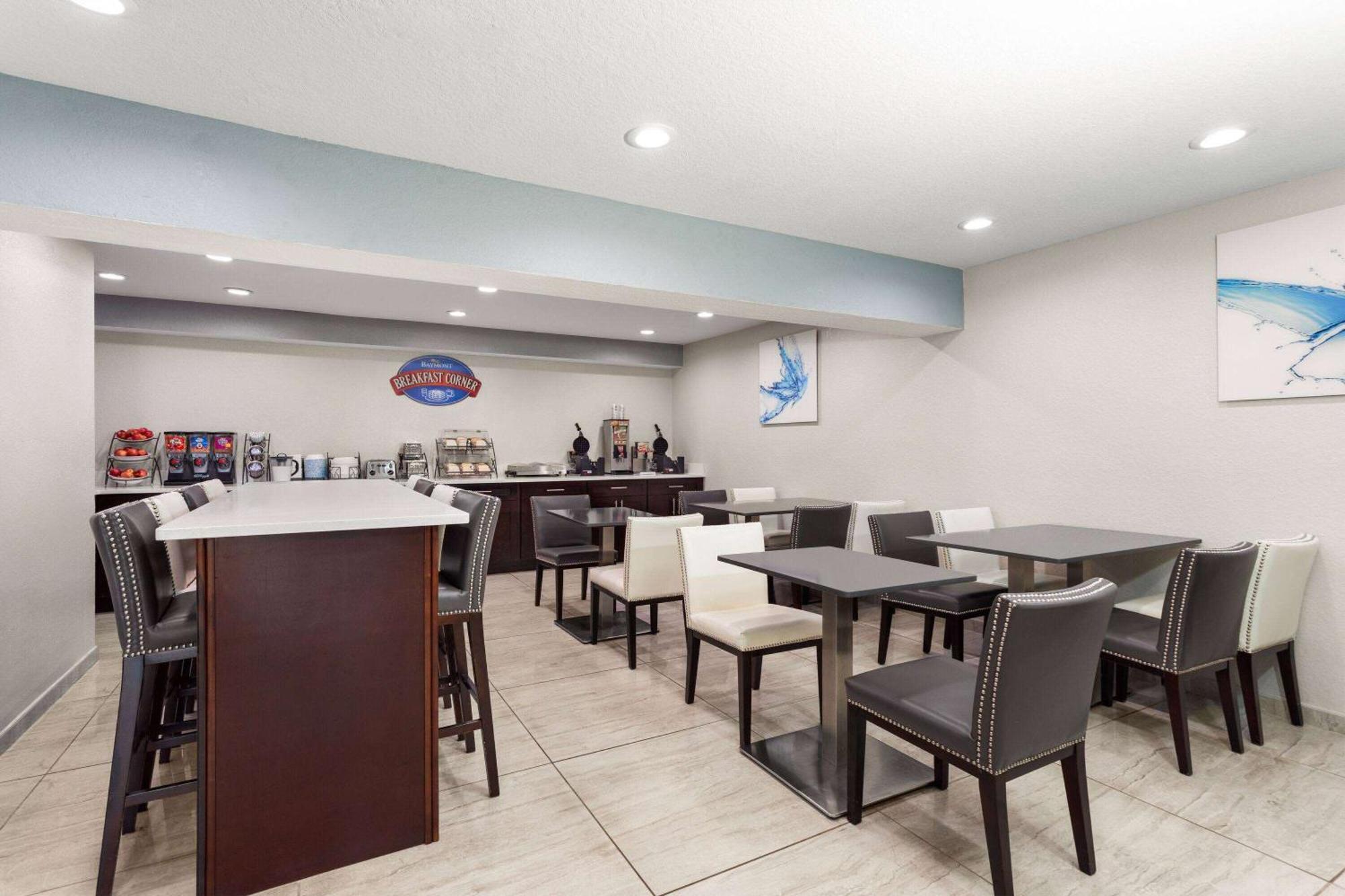 Baymont By Wyndham Punta Gorda/Port Charlotte Hotel Екстериор снимка