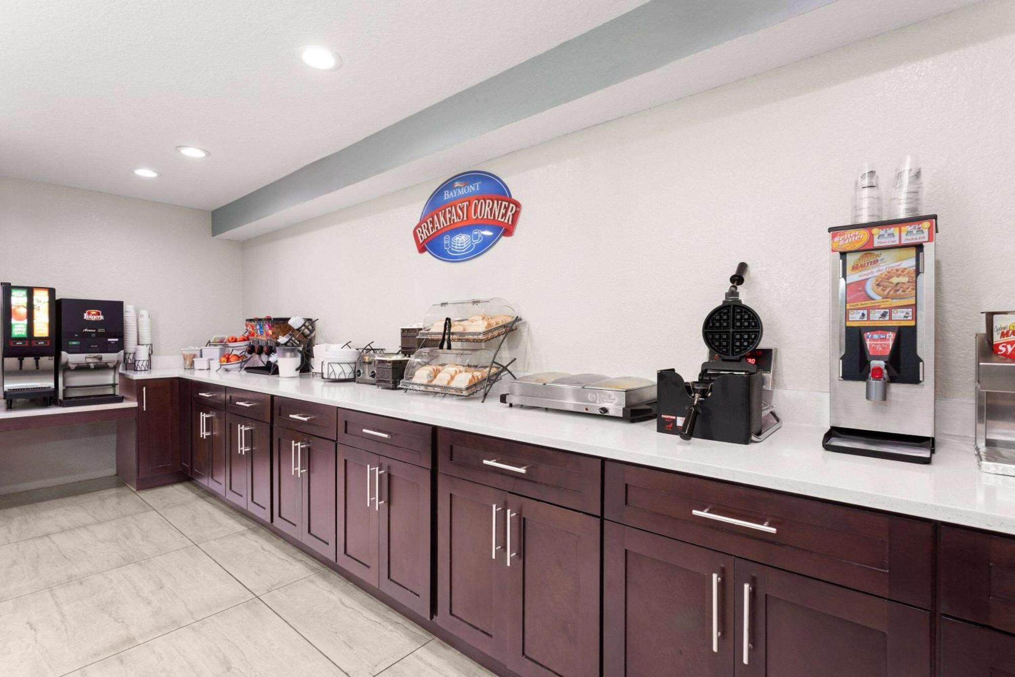 Baymont By Wyndham Punta Gorda/Port Charlotte Hotel Екстериор снимка