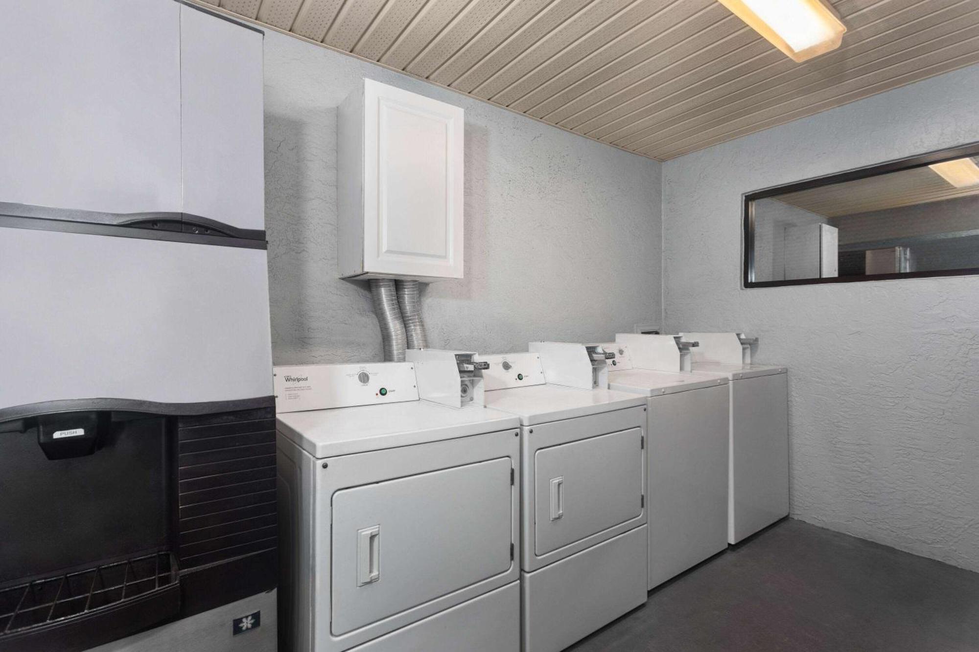 Baymont By Wyndham Punta Gorda/Port Charlotte Hotel Екстериор снимка