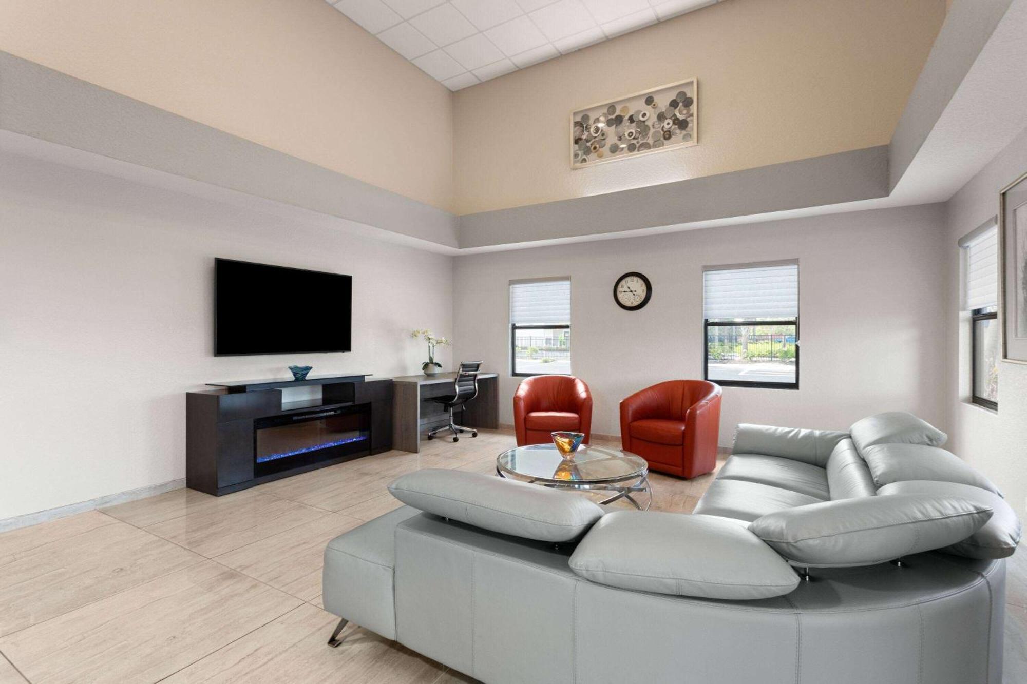 Baymont By Wyndham Punta Gorda/Port Charlotte Hotel Екстериор снимка