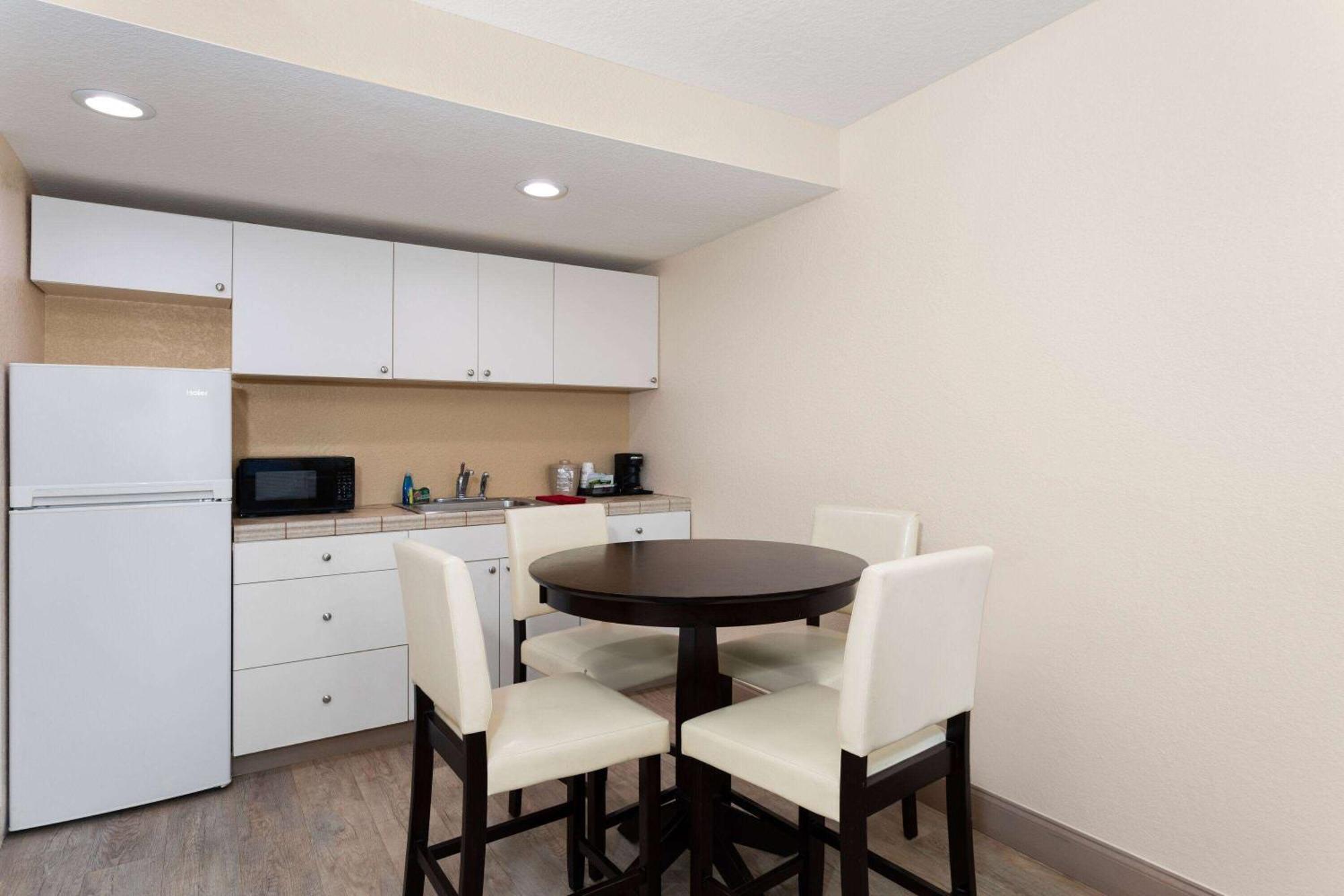Baymont By Wyndham Punta Gorda/Port Charlotte Hotel Екстериор снимка