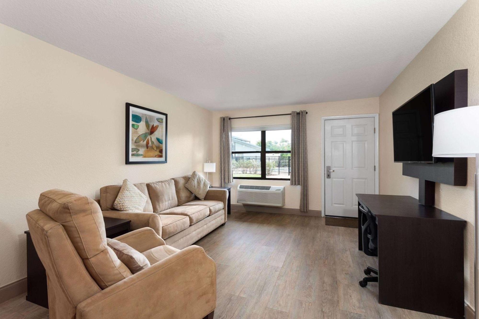 Baymont By Wyndham Punta Gorda/Port Charlotte Hotel Екстериор снимка