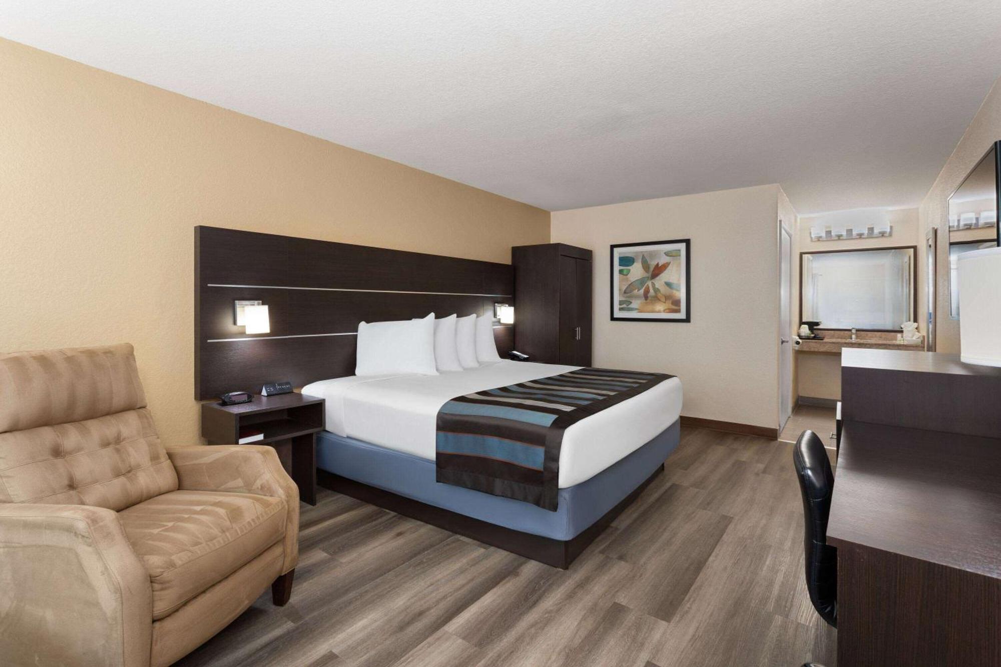 Baymont By Wyndham Punta Gorda/Port Charlotte Hotel Екстериор снимка