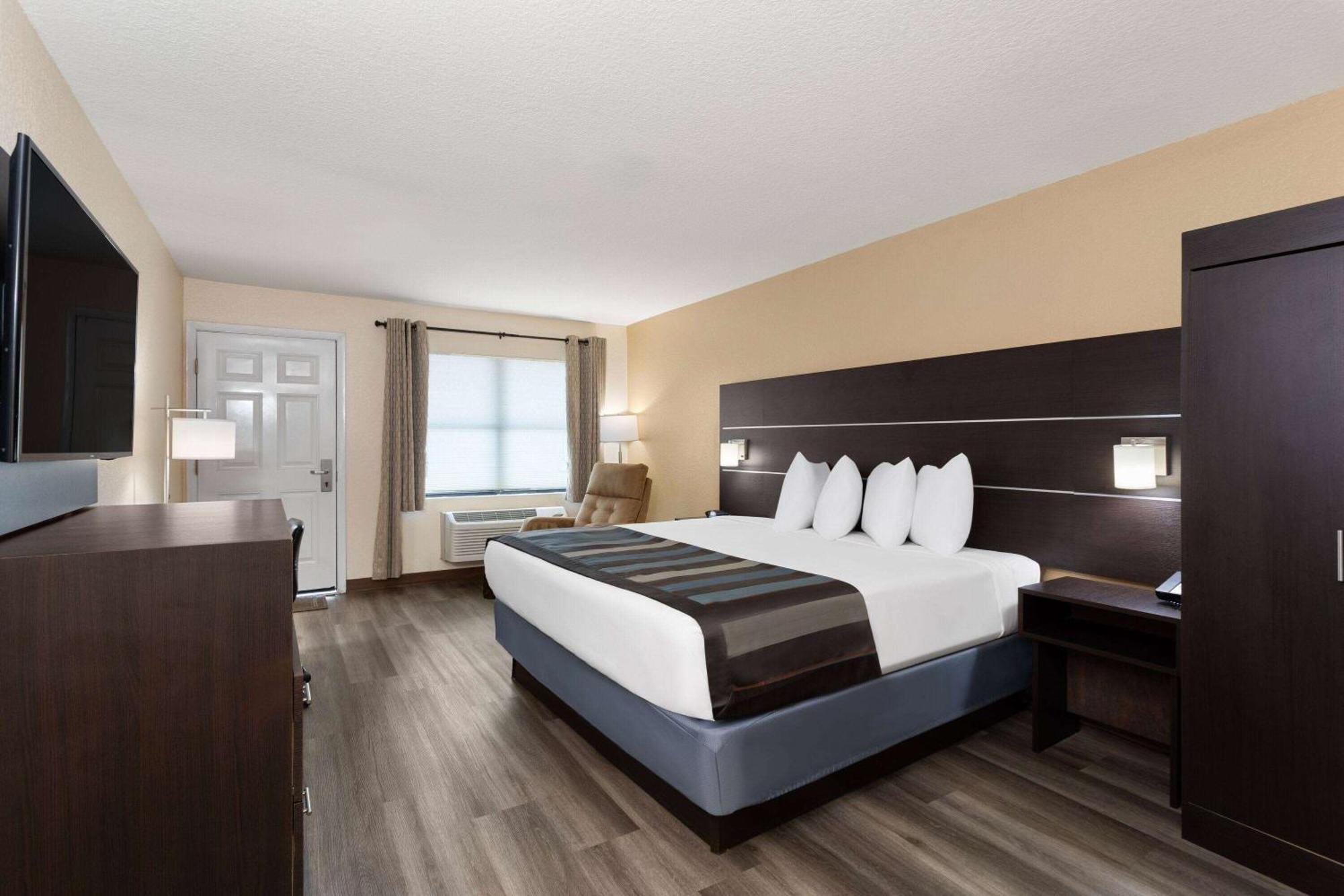 Baymont By Wyndham Punta Gorda/Port Charlotte Hotel Екстериор снимка