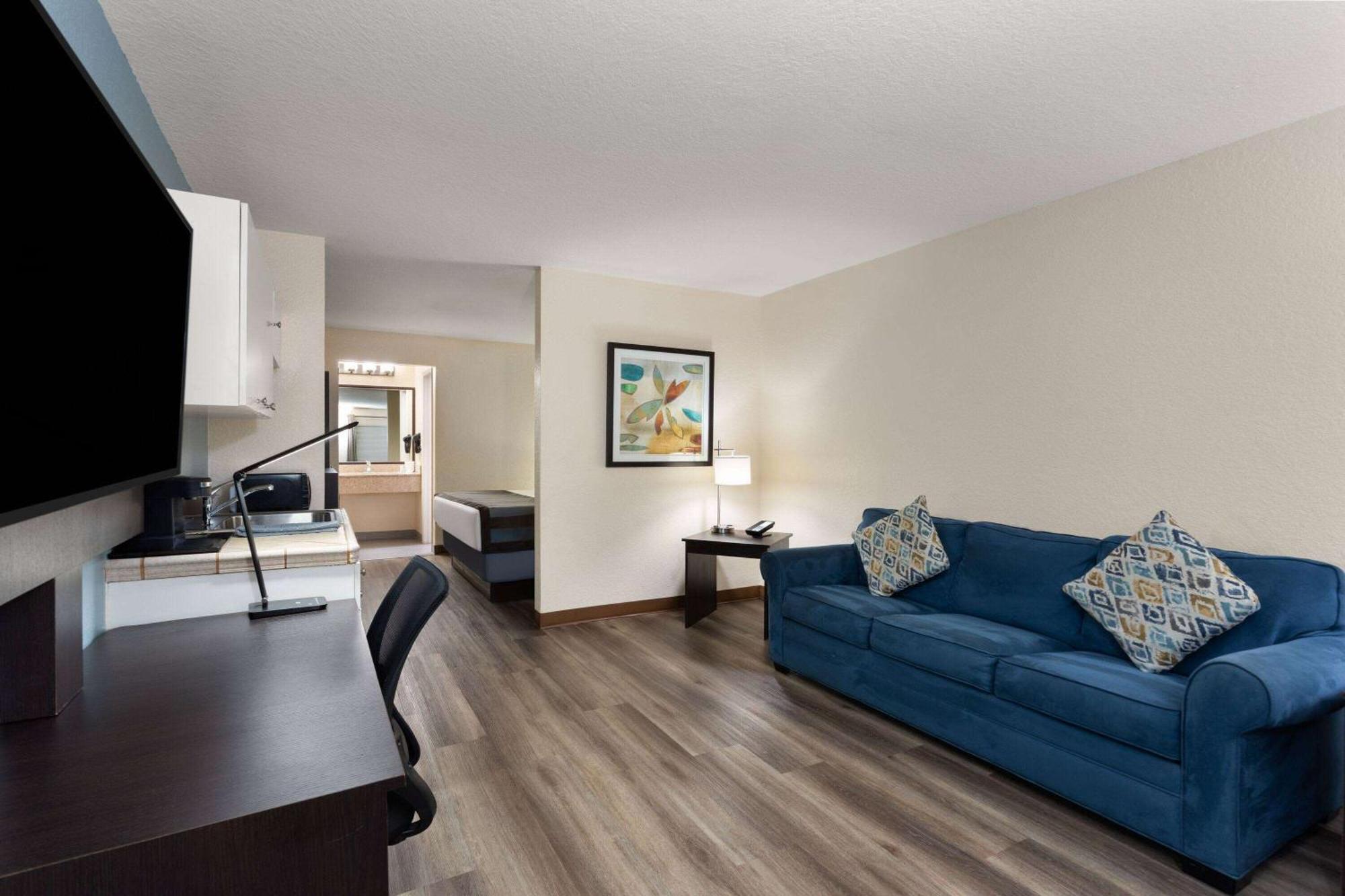 Baymont By Wyndham Punta Gorda/Port Charlotte Hotel Екстериор снимка
