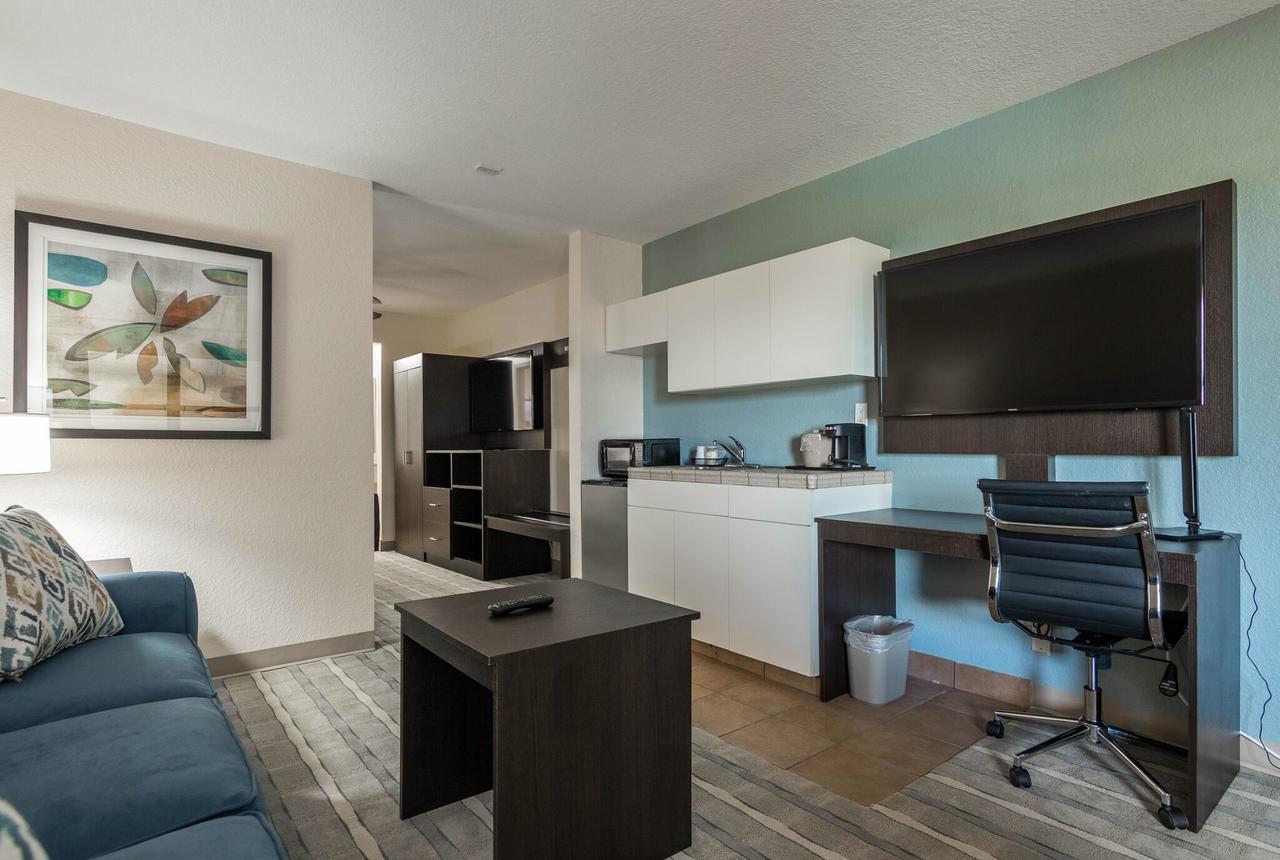 Baymont By Wyndham Punta Gorda/Port Charlotte Hotel Екстериор снимка