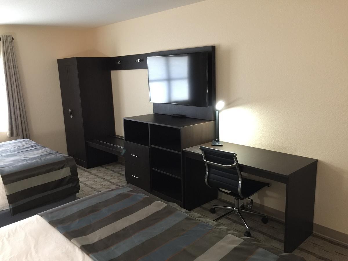 Baymont By Wyndham Punta Gorda/Port Charlotte Hotel Екстериор снимка