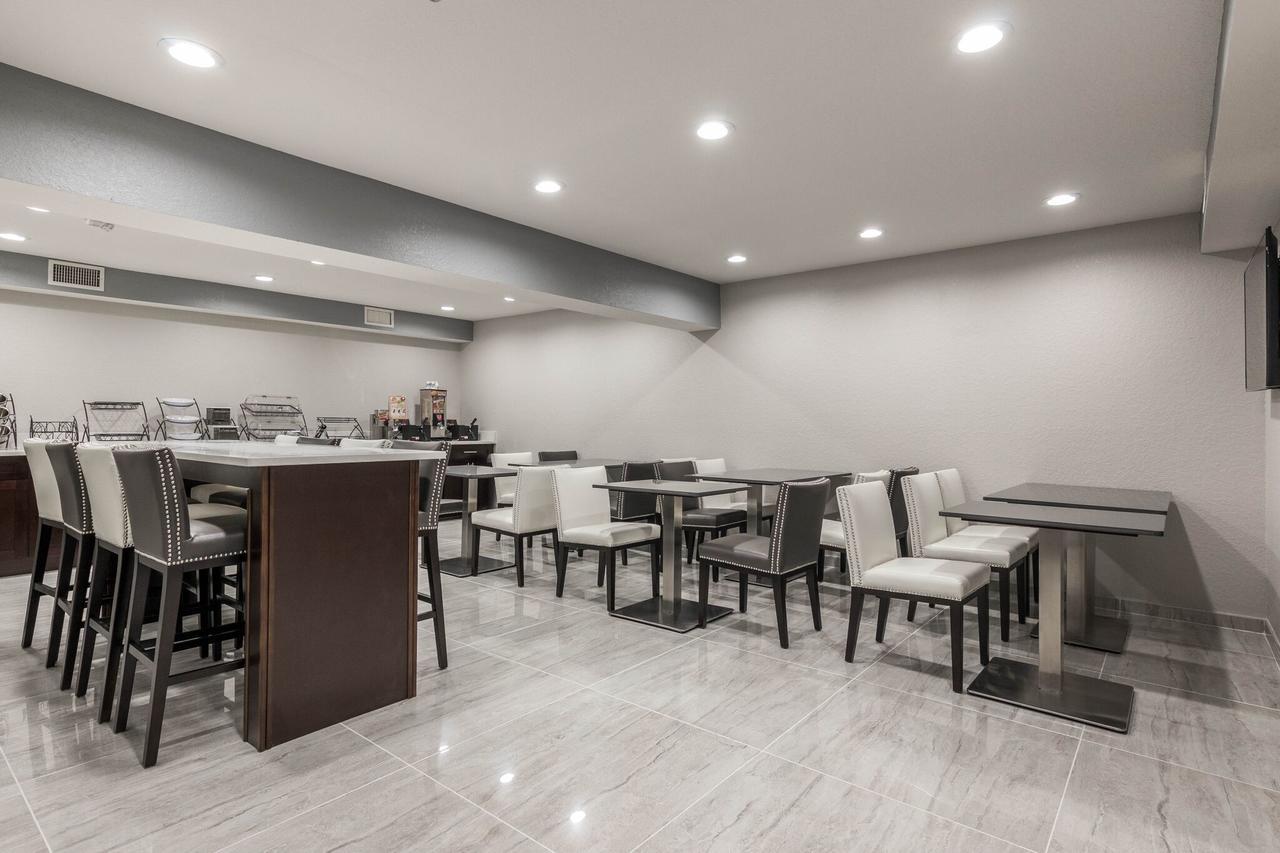 Baymont By Wyndham Punta Gorda/Port Charlotte Hotel Екстериор снимка