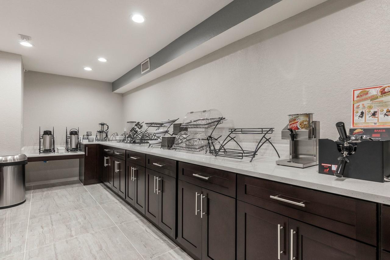 Baymont By Wyndham Punta Gorda/Port Charlotte Hotel Екстериор снимка