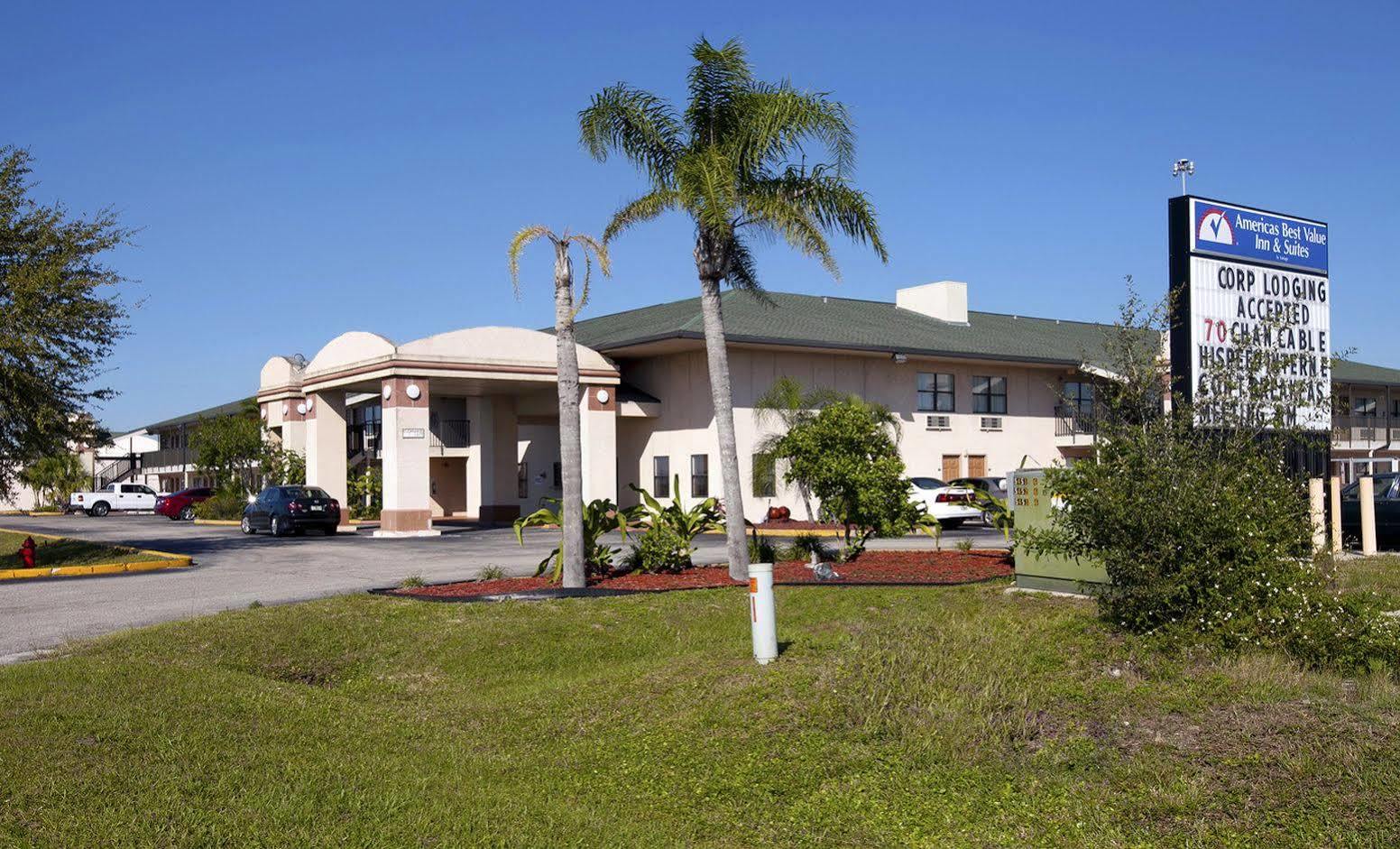 Baymont By Wyndham Punta Gorda/Port Charlotte Hotel Екстериор снимка