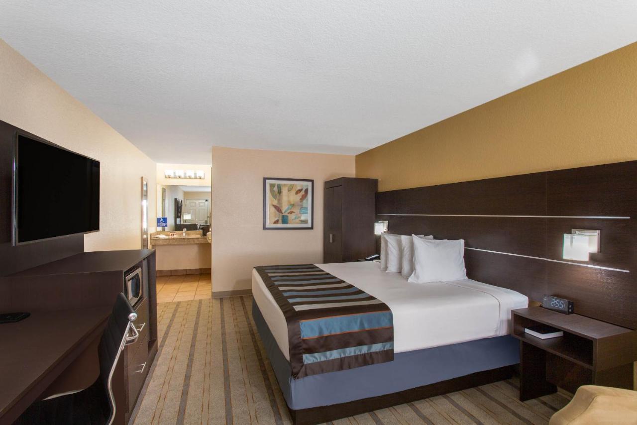 Baymont By Wyndham Punta Gorda/Port Charlotte Hotel Екстериор снимка